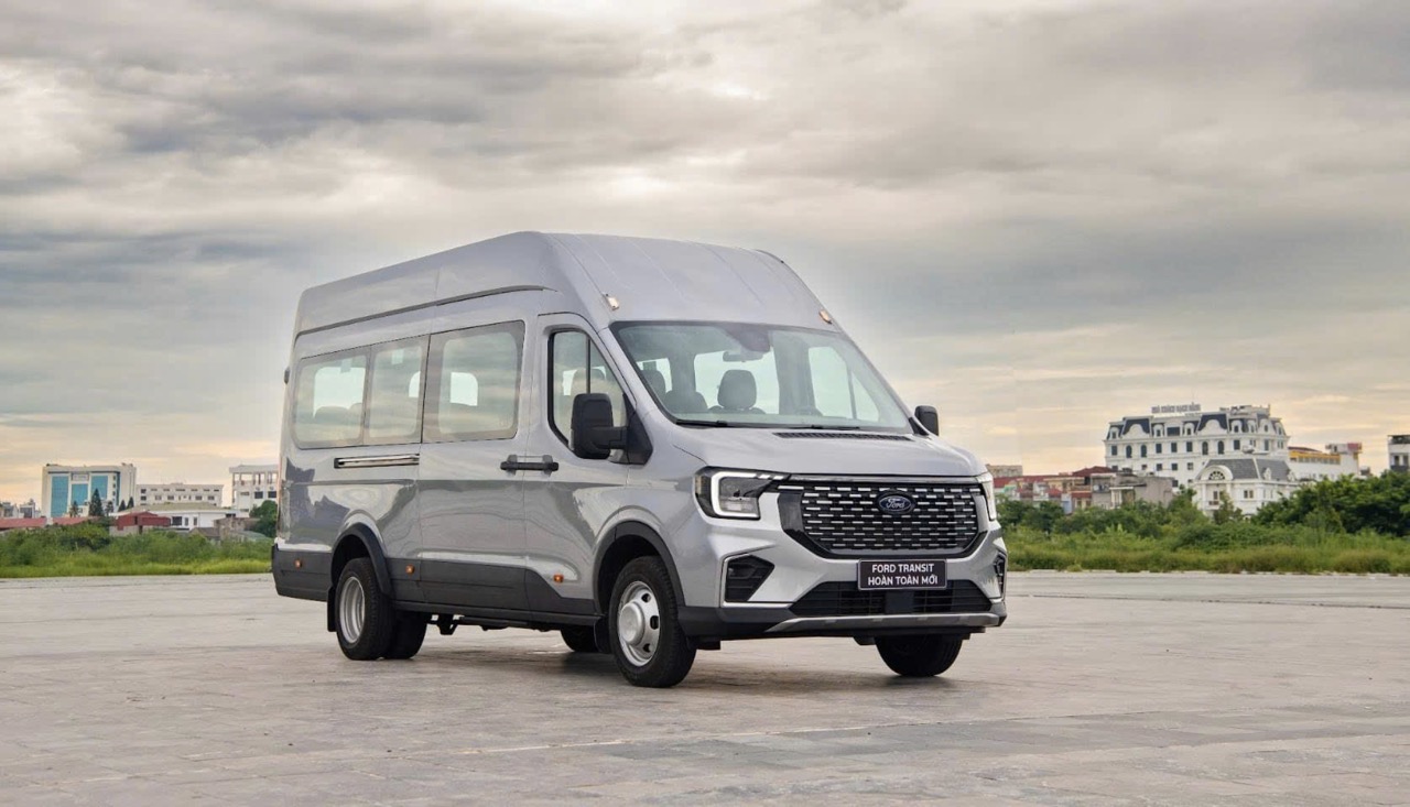 Xe 18 chỗ Transit của TravelBus.com.vn